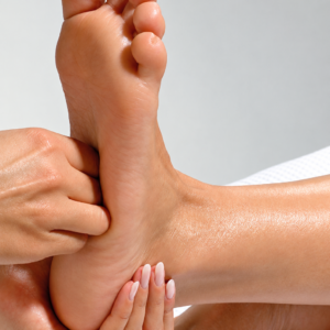 Massagem relaxante nos pés